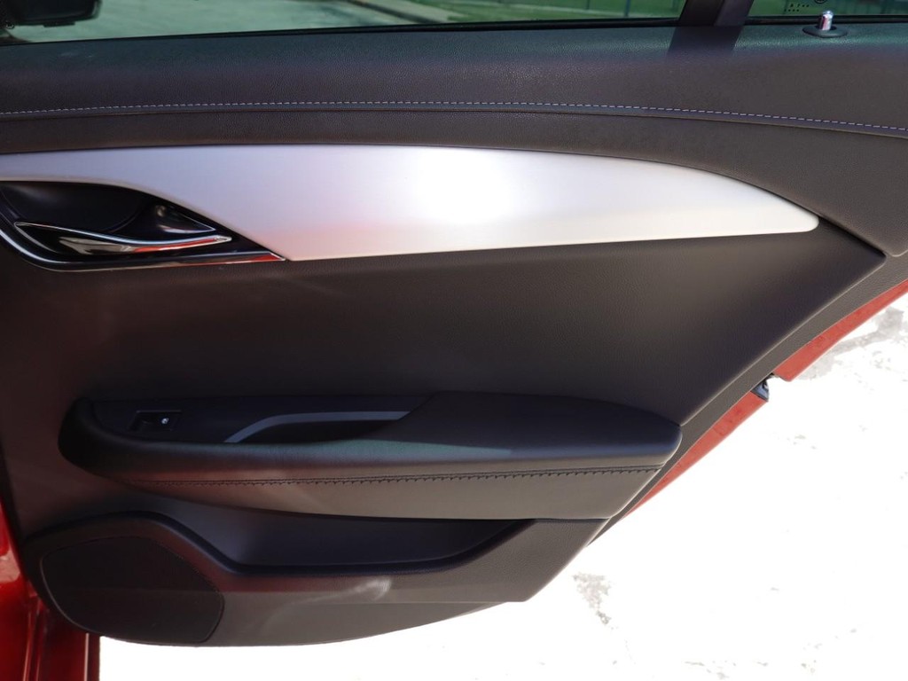 Cadillac ATS Vehicle Full-screen Gallery Image 25