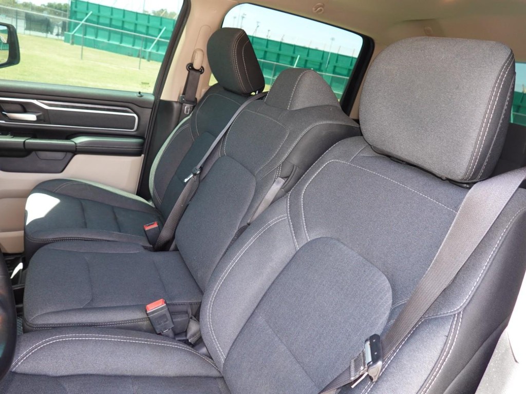 Ram 1500 Vehicle Full-screen Gallery Image 14