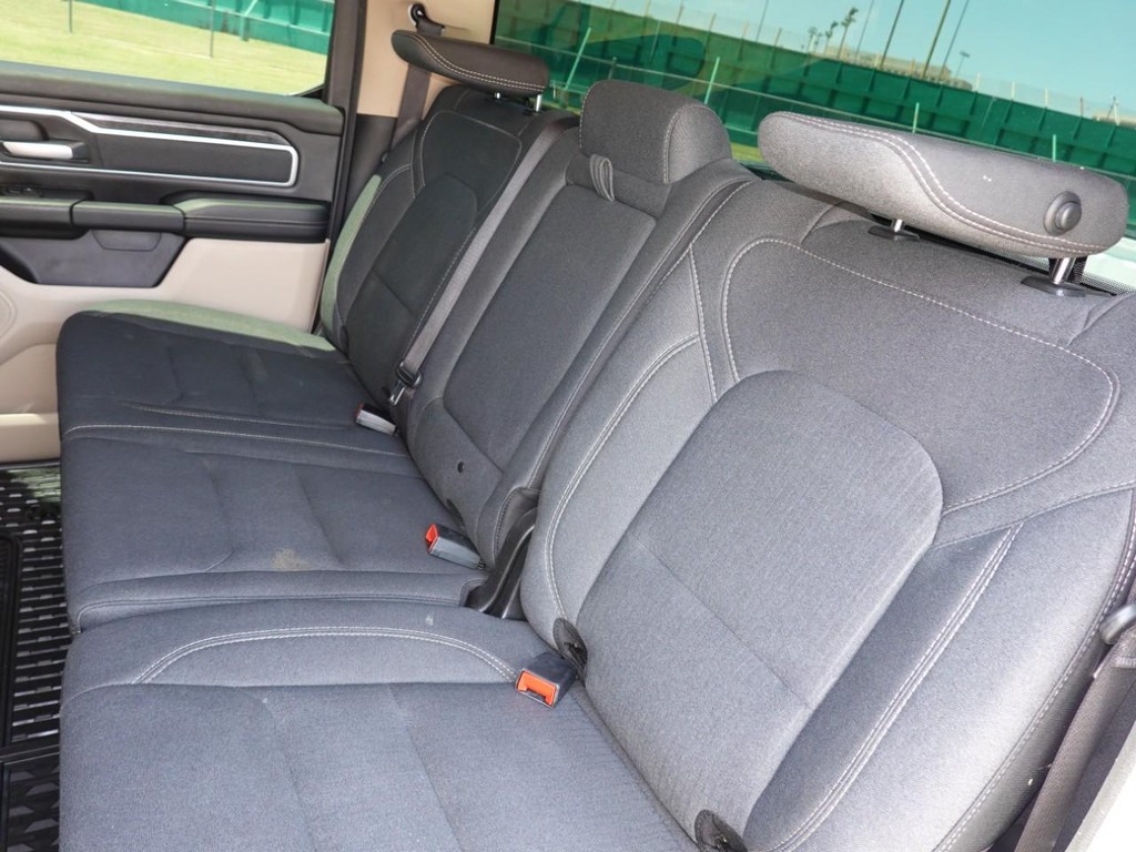 Ram 1500 Vehicle Full-screen Gallery Image 17