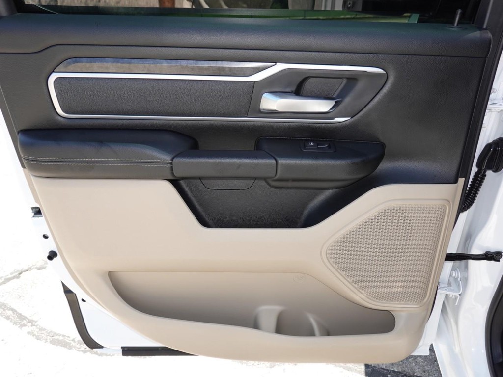 Ram 1500 Vehicle Full-screen Gallery Image 18