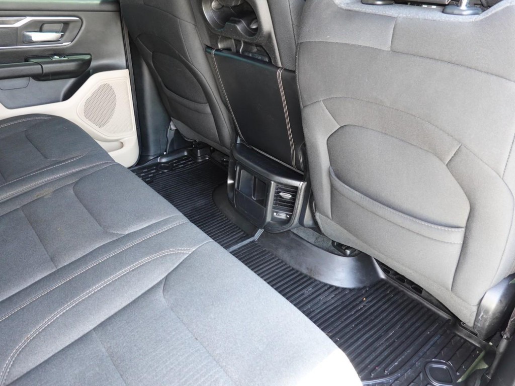 Ram 1500 Vehicle Full-screen Gallery Image 22