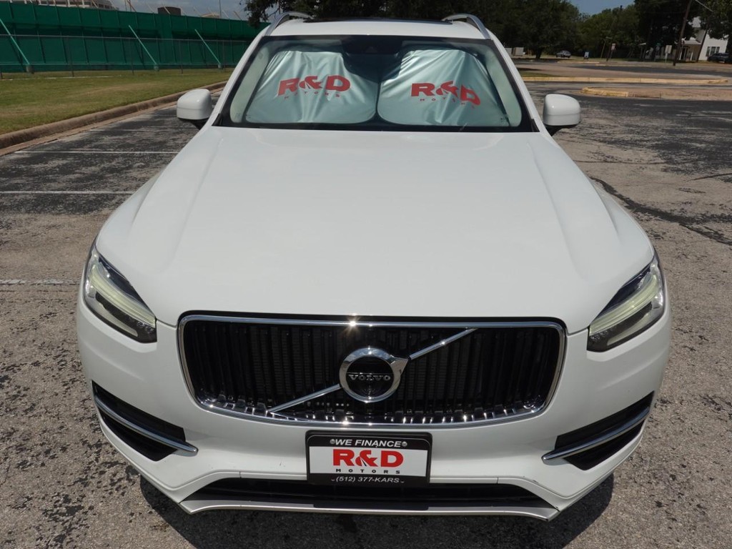 Volvo XC90 Vehicle Full-screen Gallery Image 02
