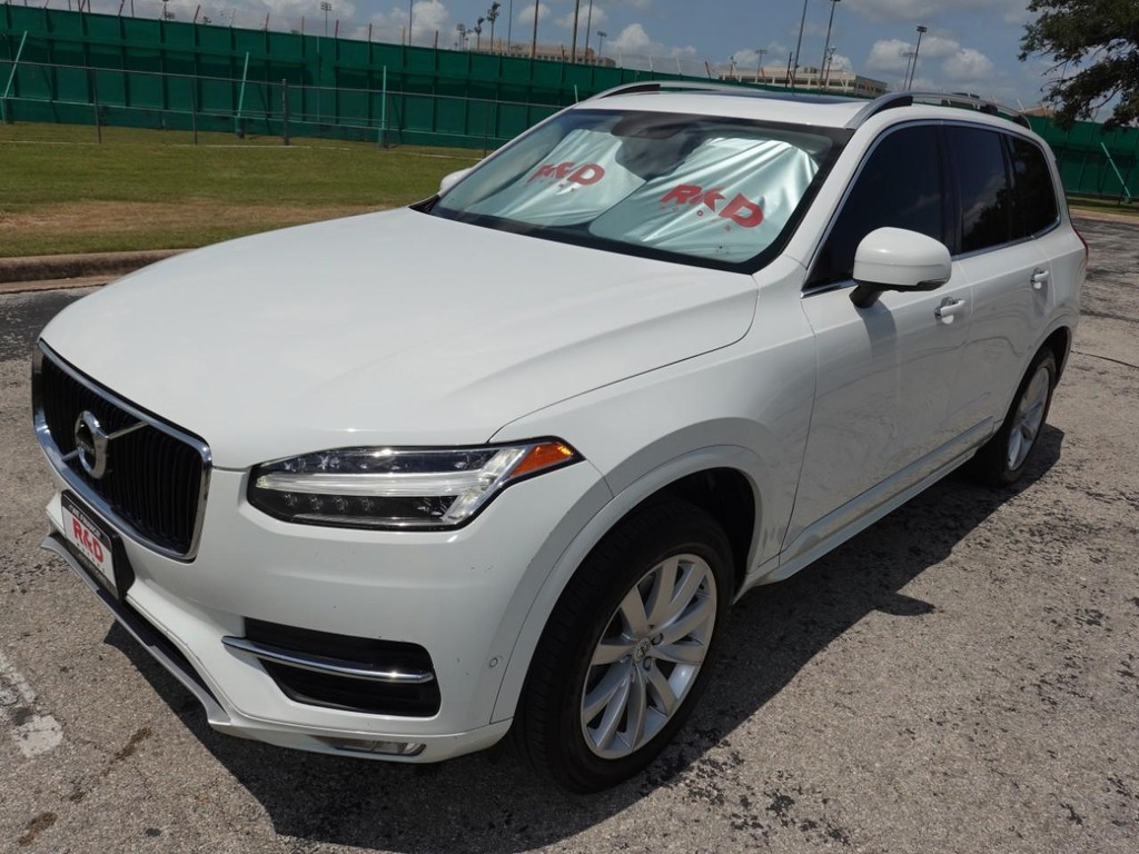 Volvo XC90 Vehicle Full-screen Gallery Image 03