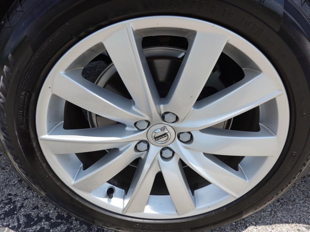 Volvo XC90 Vehicle Full-screen Gallery Image 05
