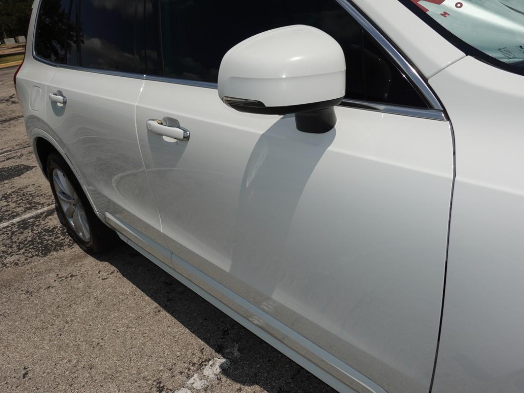 Volvo XC90 Vehicle Full-screen Gallery Image 07