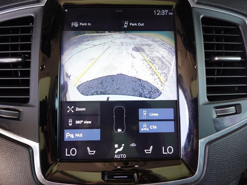 Volvo XC90 Vehicle Full-screen Gallery Image 11