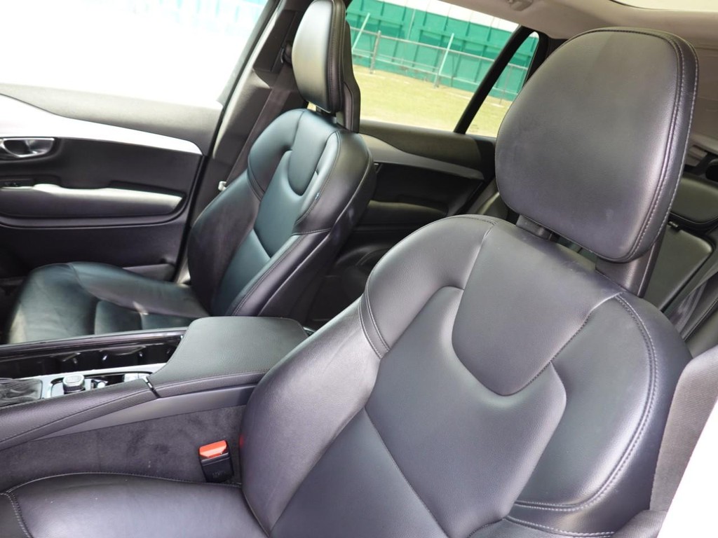 Volvo XC90 Vehicle Full-screen Gallery Image 12
