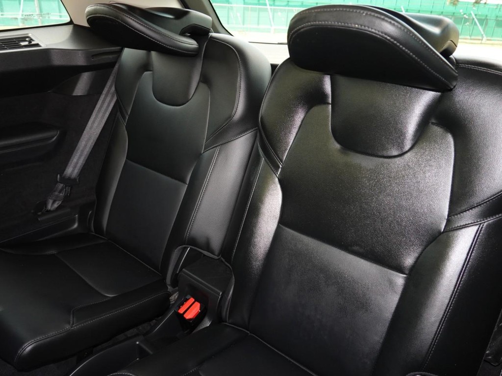 Volvo XC90 Vehicle Full-screen Gallery Image 18