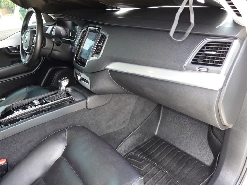 Volvo XC90 Vehicle Full-screen Gallery Image 19