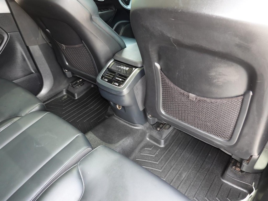 Volvo XC90 Vehicle Full-screen Gallery Image 22