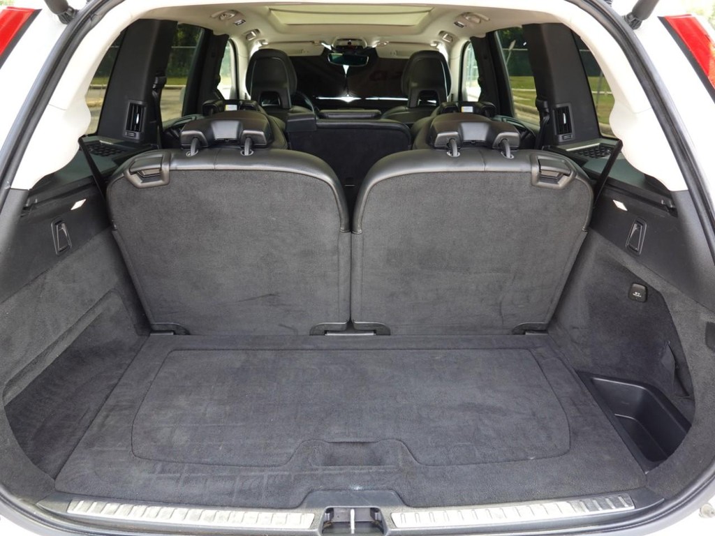 Volvo XC90 Vehicle Full-screen Gallery Image 24