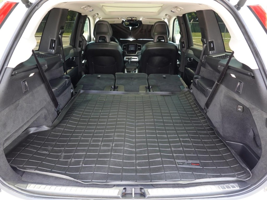 Volvo XC90 Vehicle Full-screen Gallery Image 25