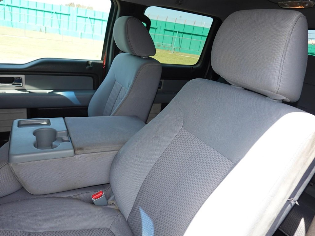 Ford F-150 Vehicle Full-screen Gallery Image 16