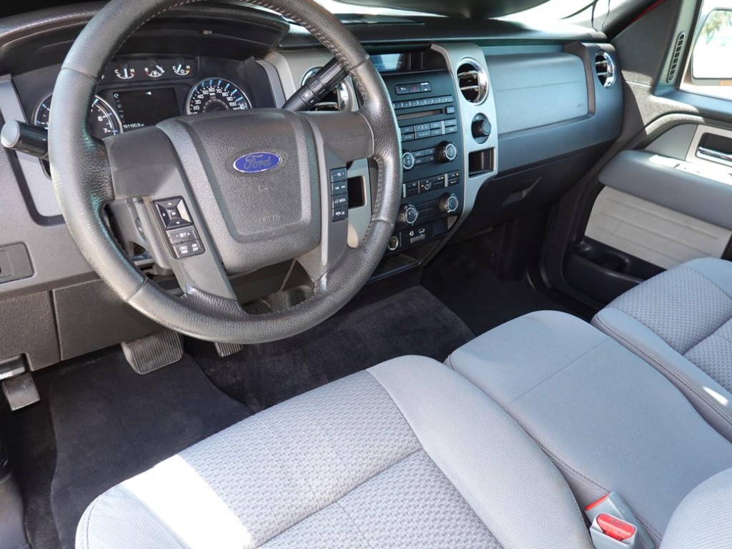 Ford F-150 Vehicle Full-screen Gallery Image 17