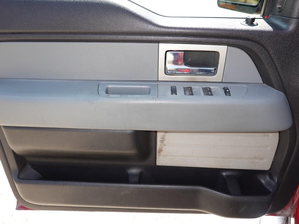 Ford F-150 Vehicle Full-screen Gallery Image 18