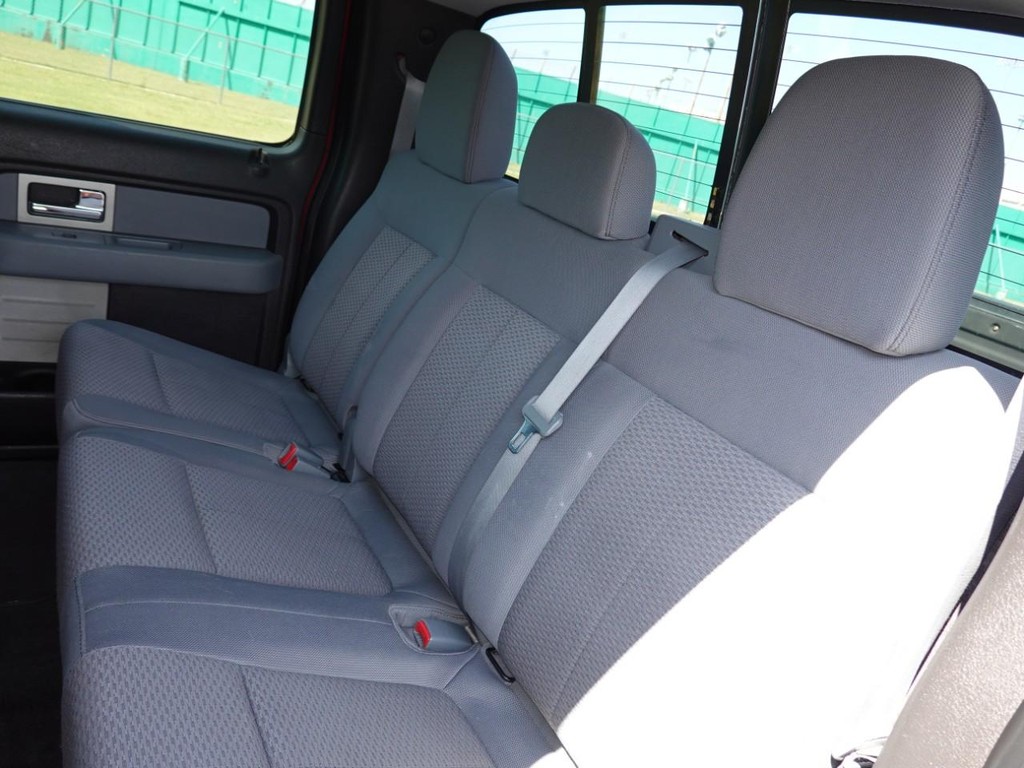Ford F-150 Vehicle Full-screen Gallery Image 19