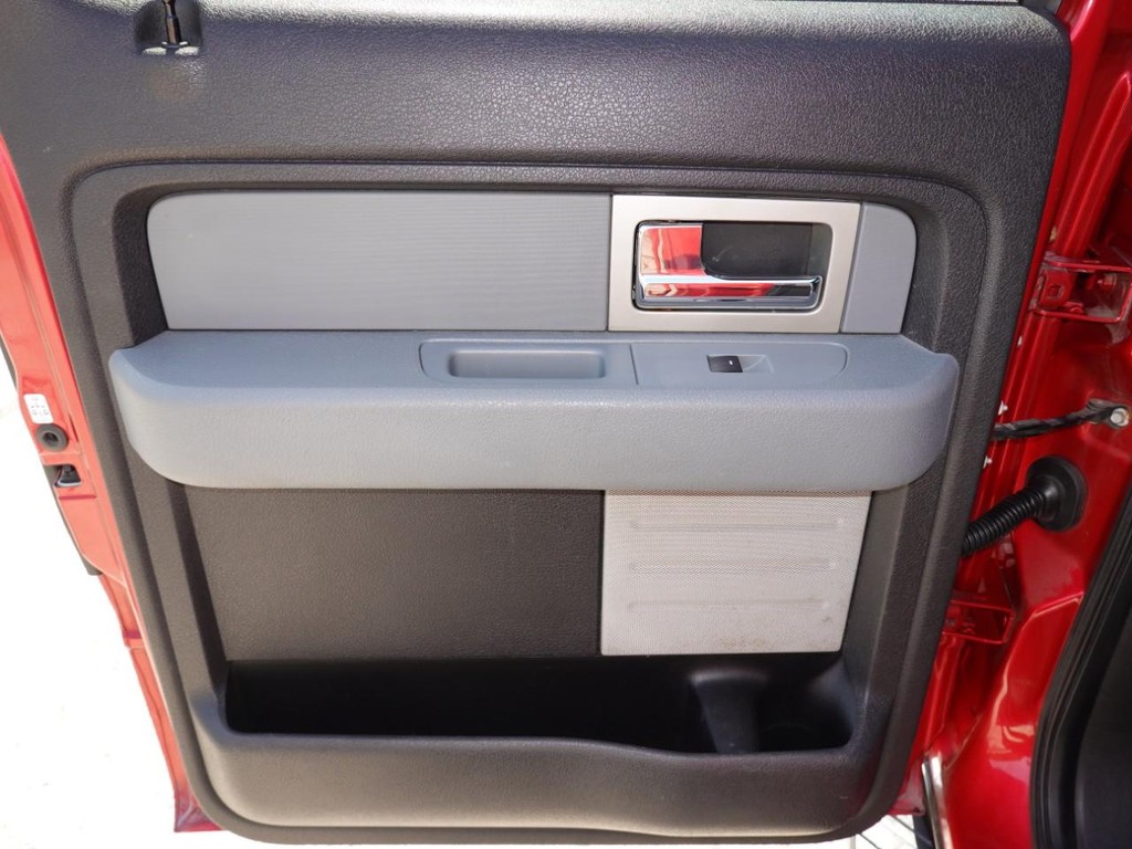Ford F-150 Vehicle Full-screen Gallery Image 20