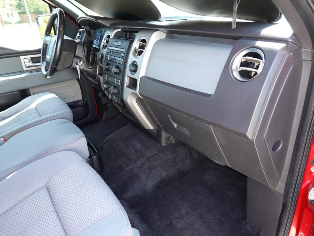 Ford F-150 Vehicle Full-screen Gallery Image 21