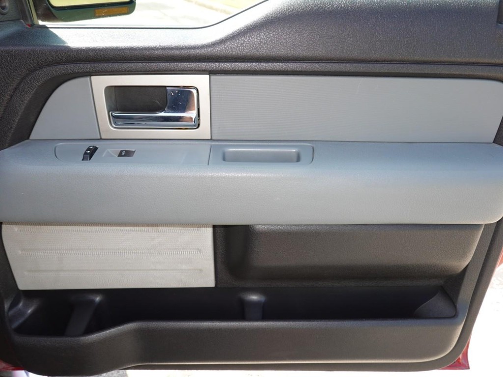 Ford F-150 Vehicle Full-screen Gallery Image 23