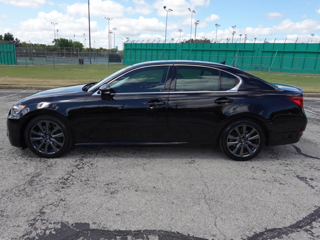 Lexus GS 350 Vehicle Full-screen Gallery Image 04