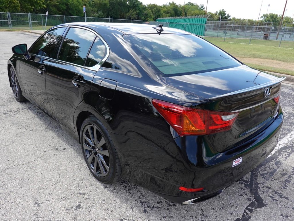 Lexus GS 350 Vehicle Full-screen Gallery Image 05