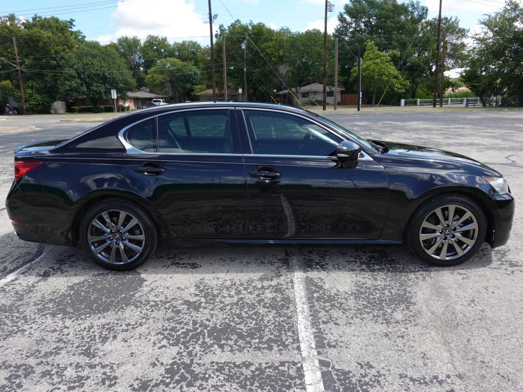 Lexus GS 350 Vehicle Full-screen Gallery Image 08