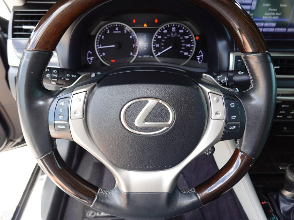 Lexus GS 350 Vehicle Full-screen Gallery Image 13