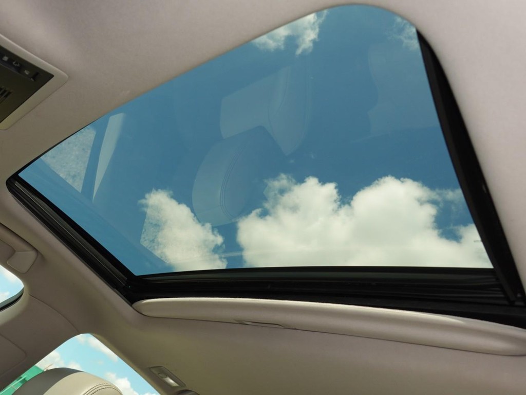 Lexus GS 350 Vehicle Full-screen Gallery Image 17