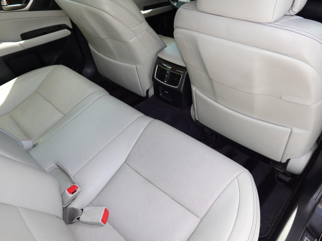 Lexus GS 350 Vehicle Full-screen Gallery Image 25