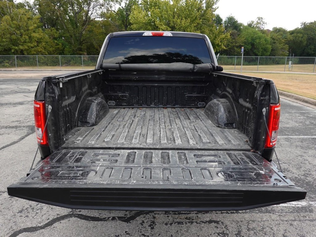 Ford F-150 Vehicle Full-screen Gallery Image 07