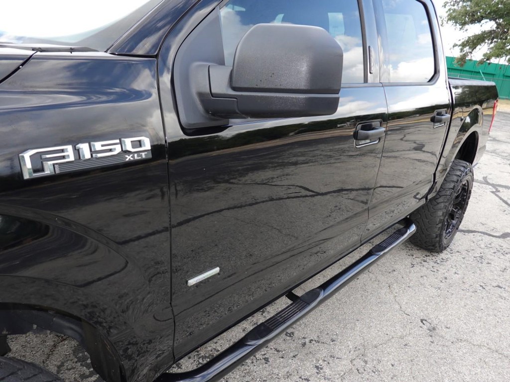 Ford F-150 Vehicle Full-screen Gallery Image 11