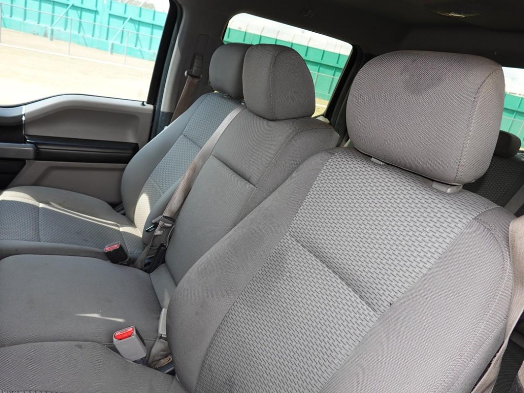 Ford F-150 Vehicle Full-screen Gallery Image 16