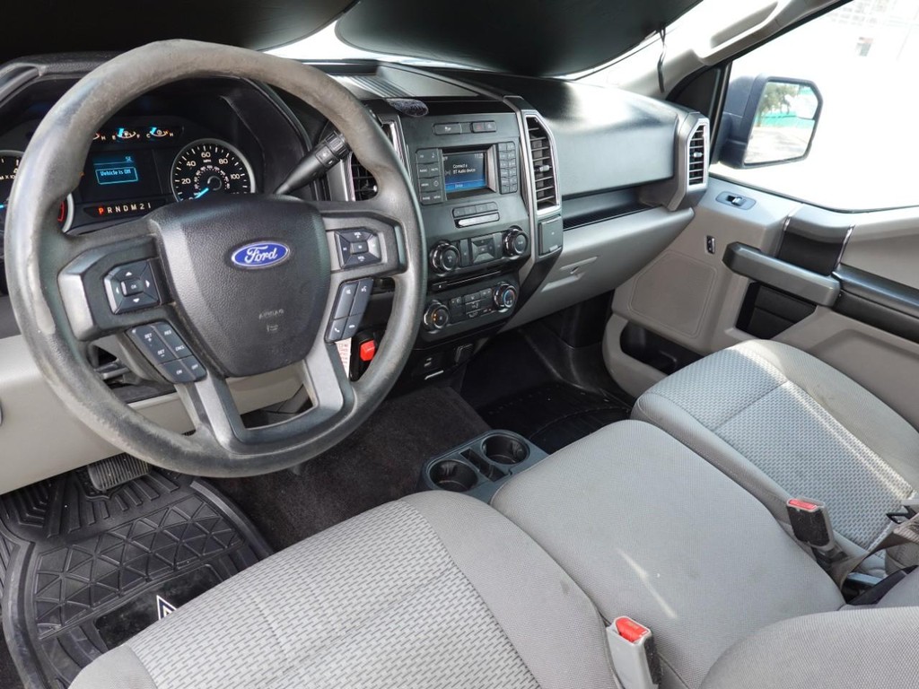 Ford F-150 Vehicle Full-screen Gallery Image 17