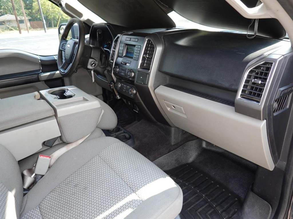 Ford F-150 Vehicle Full-screen Gallery Image 21
