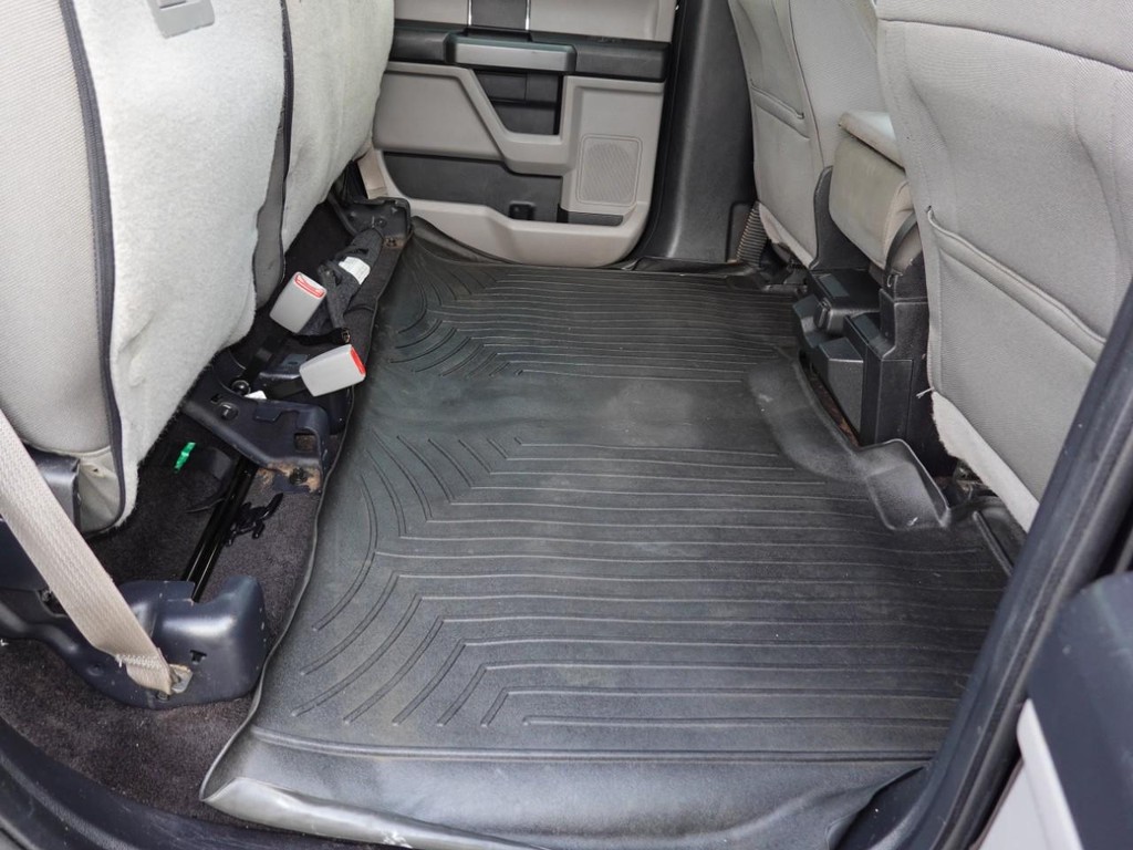 Ford F-150 Vehicle Full-screen Gallery Image 26