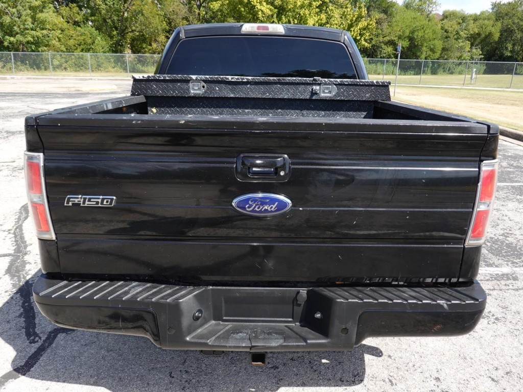 Ford F-150 Vehicle Full-screen Gallery Image 06