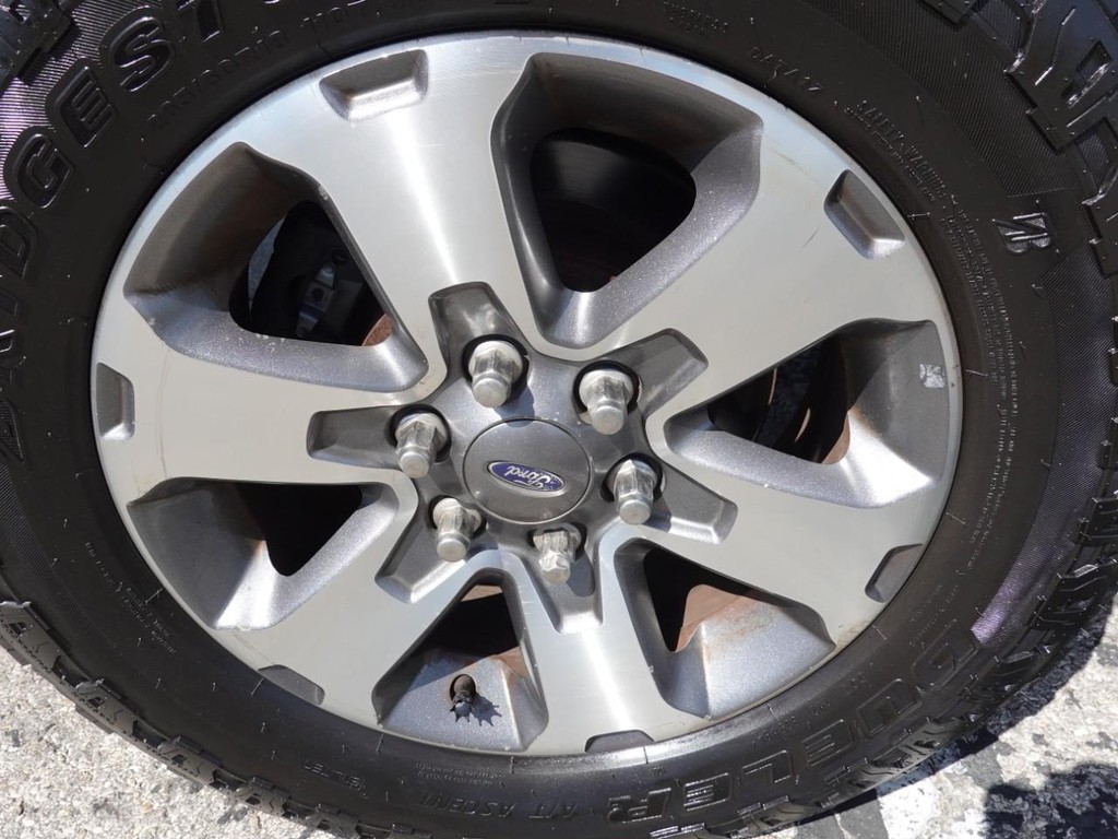 Ford F-150 Vehicle Full-screen Gallery Image 10
