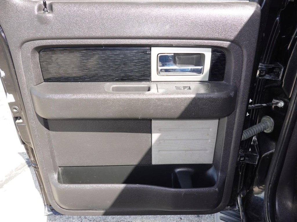 Ford F-150 Vehicle Full-screen Gallery Image 19