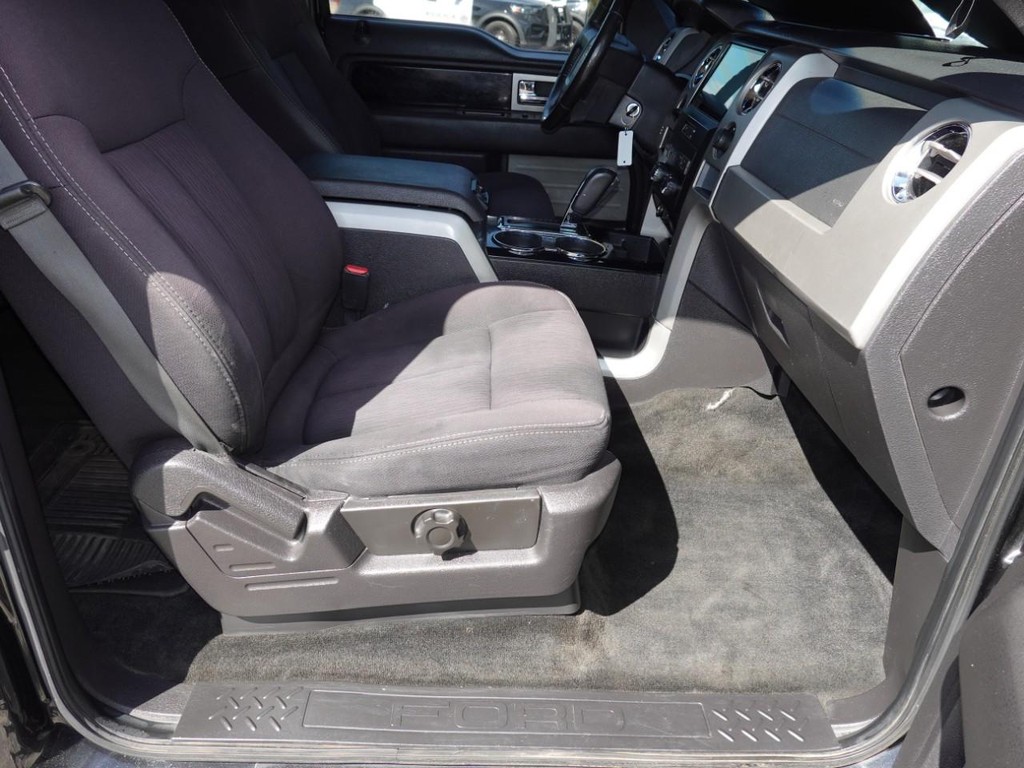 Ford F-150 Vehicle Full-screen Gallery Image 21