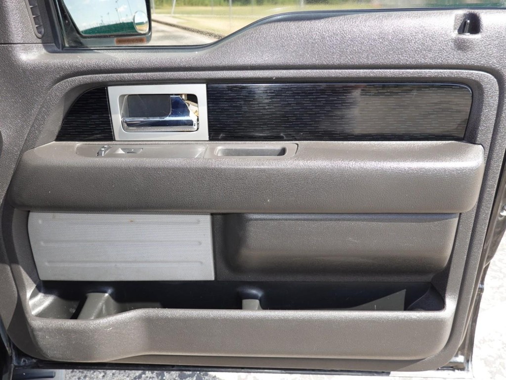 Ford F-150 Vehicle Full-screen Gallery Image 22
