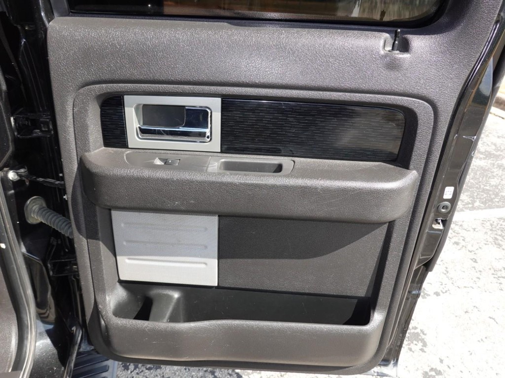 Ford F-150 Vehicle Full-screen Gallery Image 24