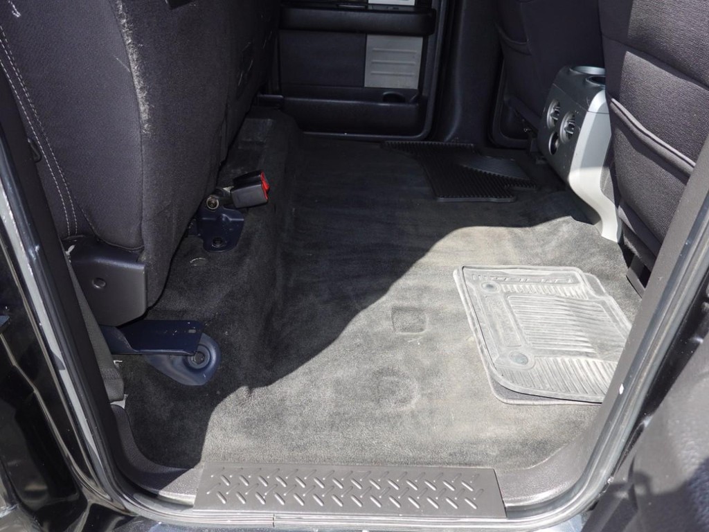 Ford F-150 Vehicle Full-screen Gallery Image 25