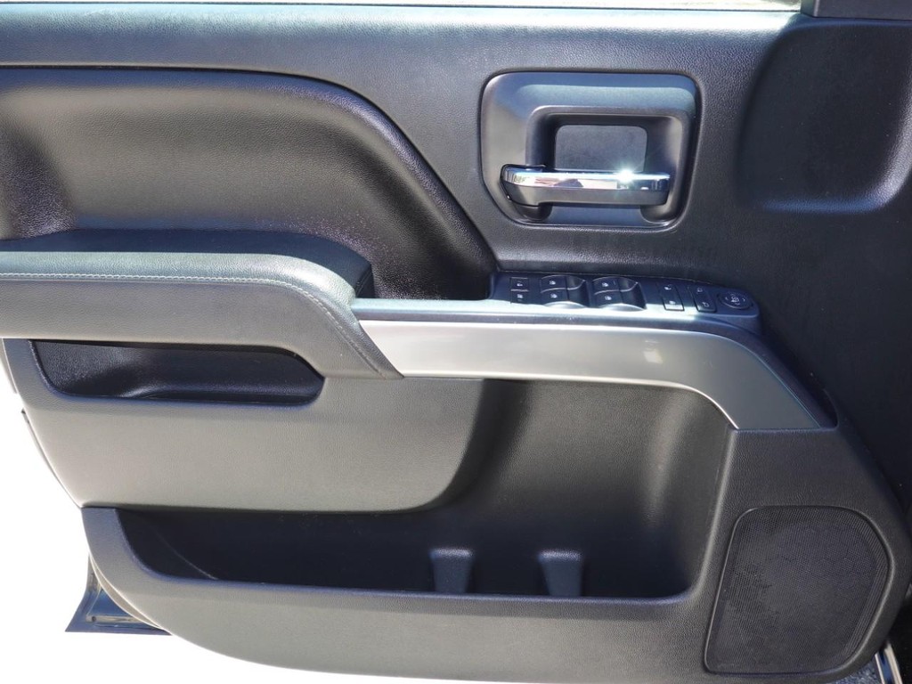Chevrolet Silverado 1500 Vehicle Full-screen Gallery Image 18