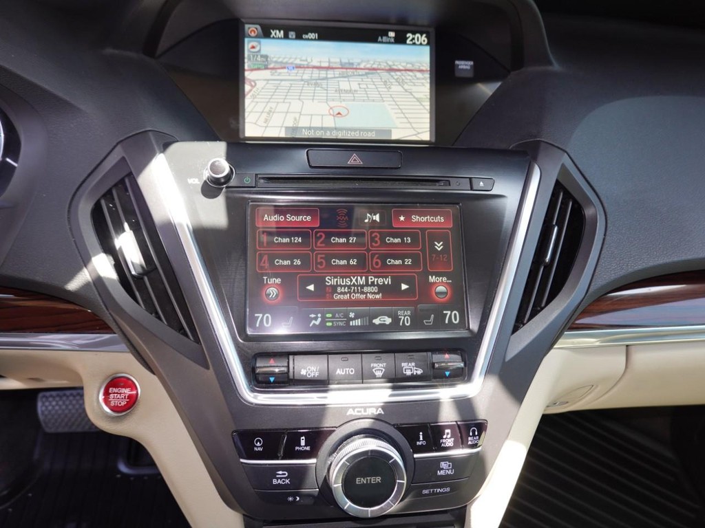 Acura MDX Vehicle Full-screen Gallery Image 12