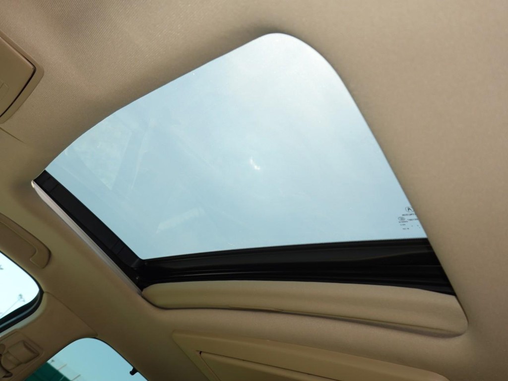 Acura MDX Vehicle Full-screen Gallery Image 15