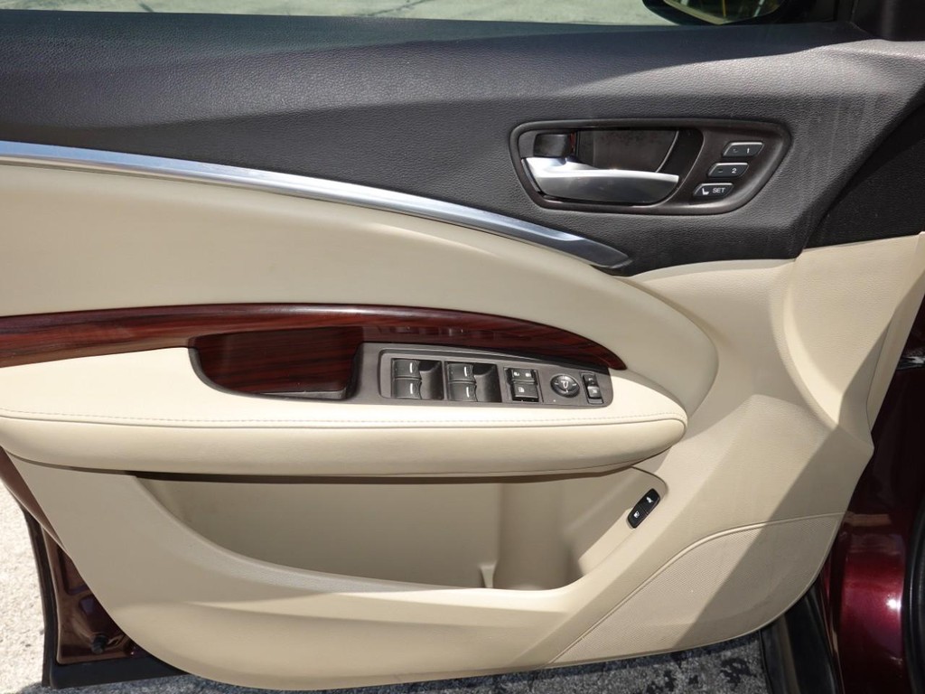 Acura MDX Vehicle Full-screen Gallery Image 17