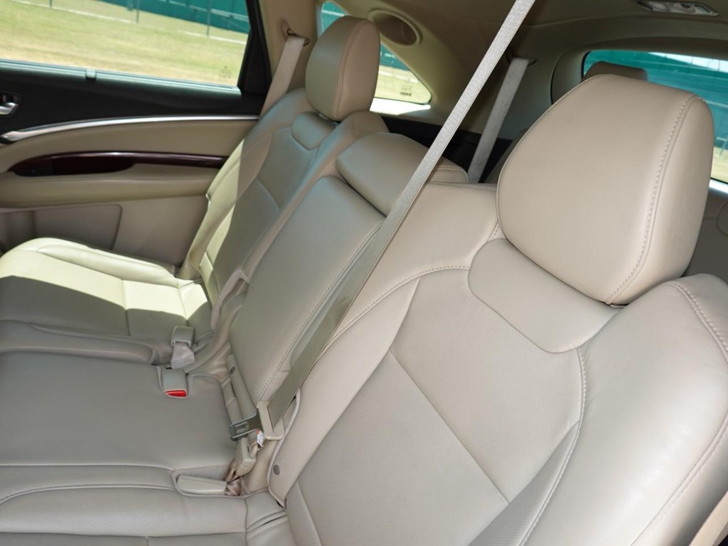 Acura MDX Vehicle Full-screen Gallery Image 18