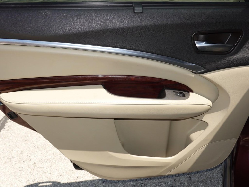 Acura MDX Vehicle Full-screen Gallery Image 20