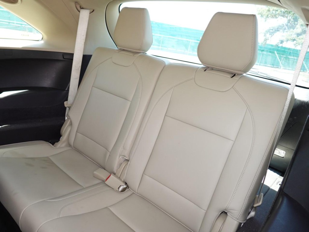 Acura MDX Vehicle Full-screen Gallery Image 21