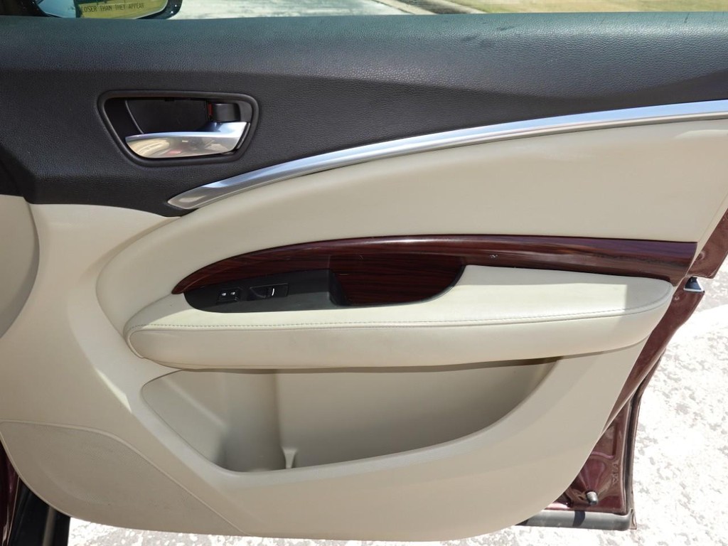 Acura MDX Vehicle Full-screen Gallery Image 24